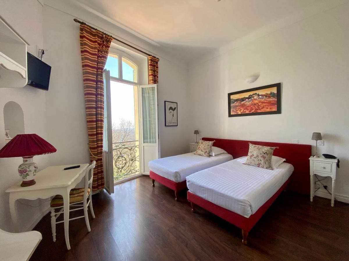 Hotel La Bellaudiere 2*
