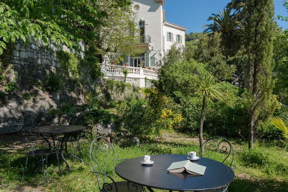 Hotel La Bellaudiere 2*